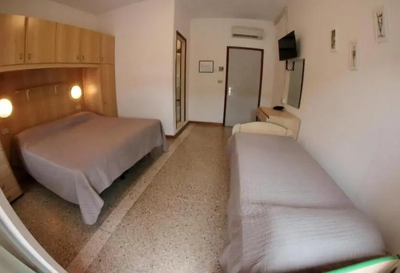 Standard Yhden Hengen Huone, Albergo Rosa