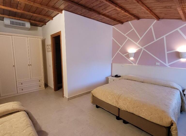 חדר סטנדרט לשלושה, Domus Romulea