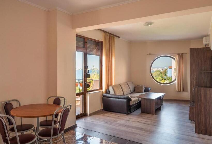 شقة غرفة واحدة, Fantasy Beach