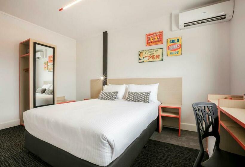 غرفة إقتصادية حمام مشترك, Nightcap At Camp Hill