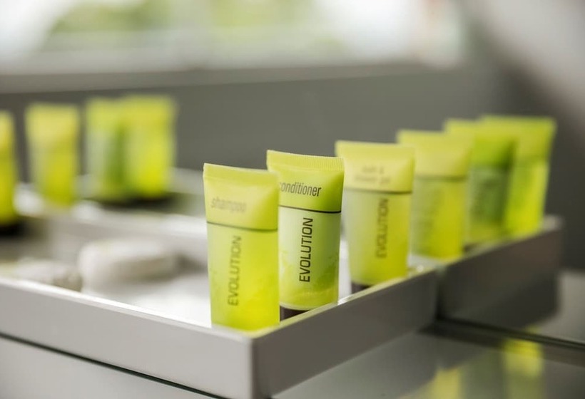 إستديو عائلى, Nightcap At Camp Hill