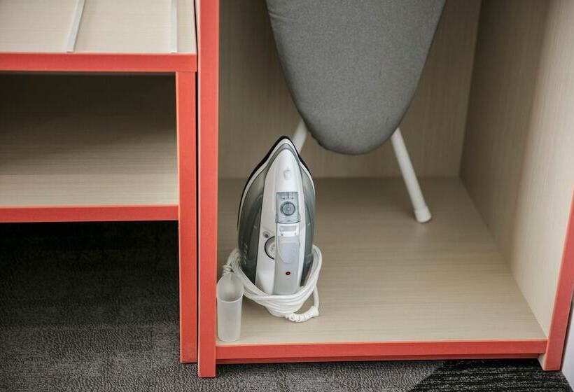 إستديو عائلى, Nightcap At Camp Hill