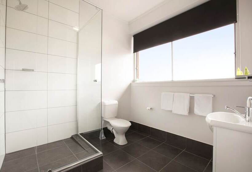 إستوديو قياسى سرير ملكى, Nightcap At Camp Hill