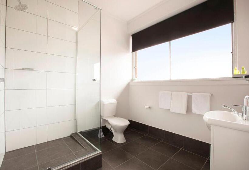 إستديو عائلى, Nightcap At Camp Hill