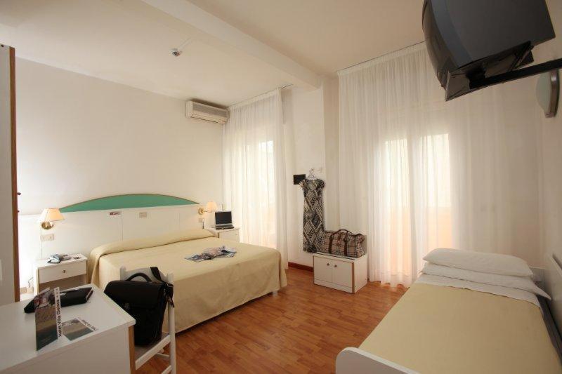 标准四人间侧面带海景, Villa Gioiosa