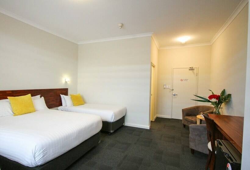 غرفة ديلوكس ثلاثية, Gallery