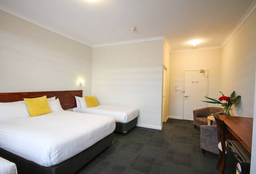 غرفة ديلوكس ثلاثية, Gallery