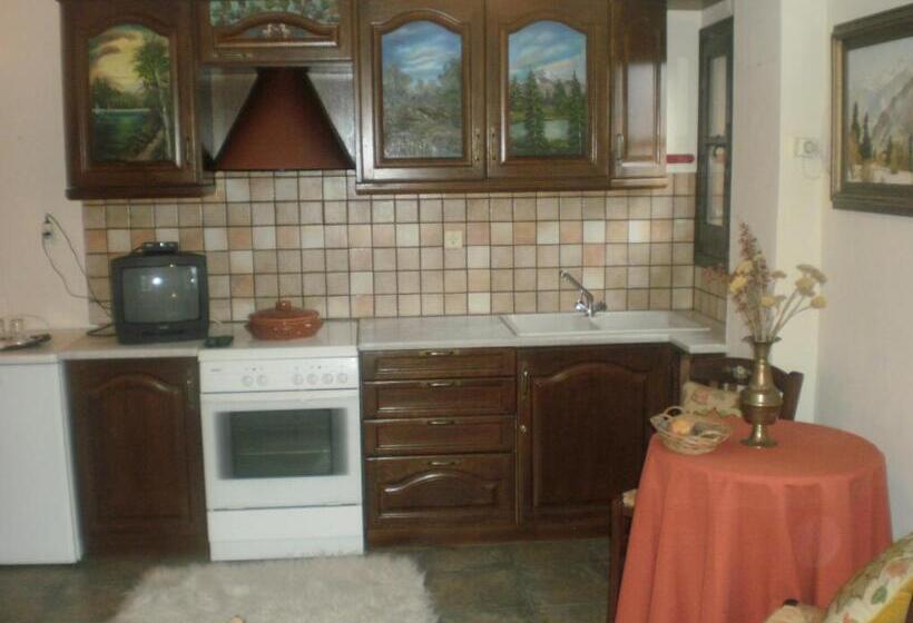 Семейные Апартаменты, Guesthouse Filokalia