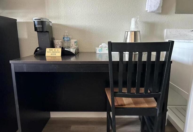 غرفة قياسية, Four Sevens Motel