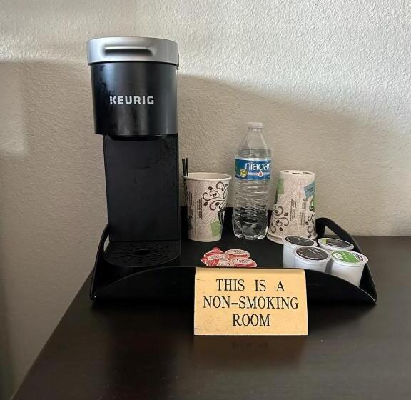 غرفة قياسية سرير كينج, Four Sevens Motel