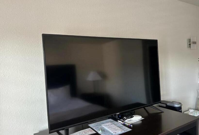 غرفة قياسية سرير كينج, Four Sevens Motel