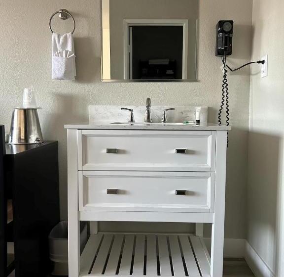 غرفة قياسية سرير كينج, Four Sevens Motel