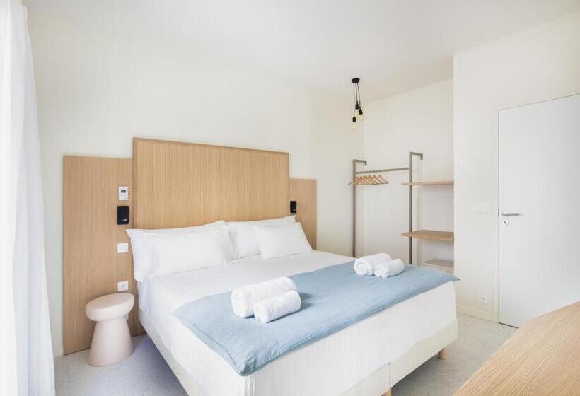 غرفة قياسية سرير كينج, La Suite