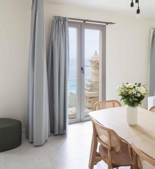 جناح مطلّ علي البحر, La Suite