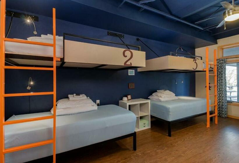 ルームシェアのワンベッド, The Bunkhouse