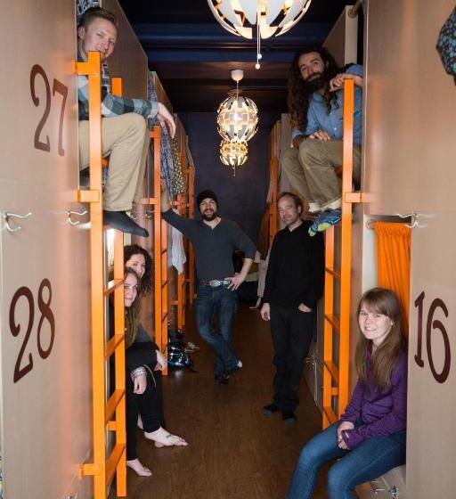 ルームシェアのワンベッド, The Bunkhouse