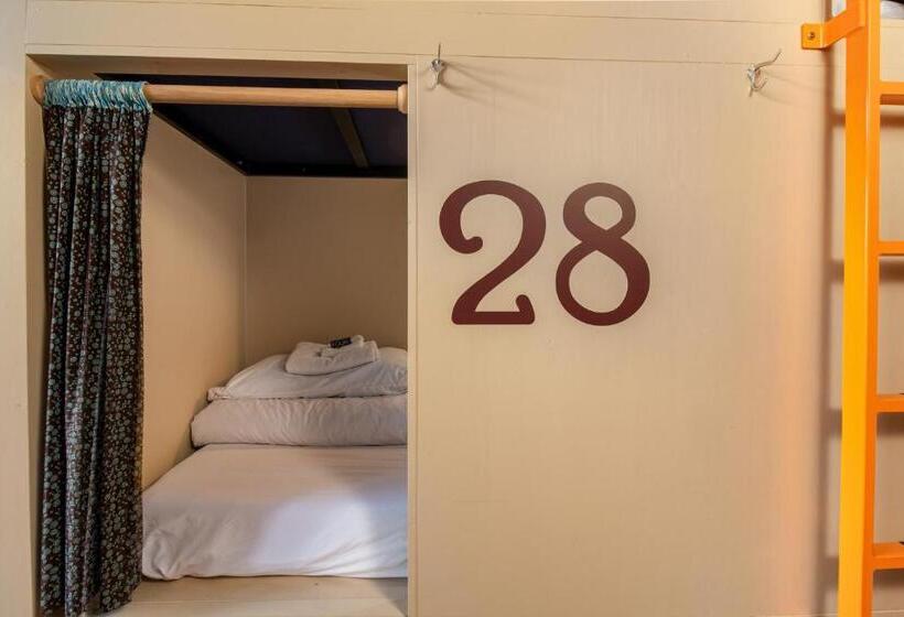 ルームシェアのワンベッド, The Bunkhouse