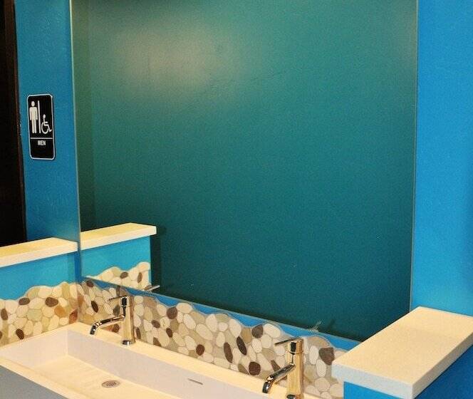 ルームシェアのワンベッド, The Bunkhouse