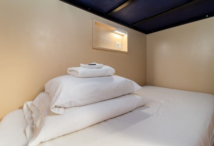 ルームシェアのワンベッド, The Bunkhouse