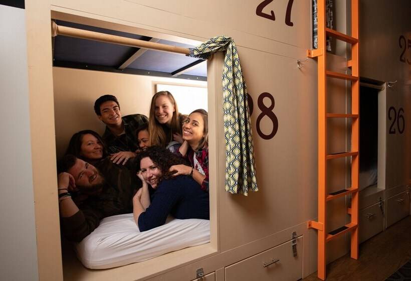 ルームシェアのワンベッド, The Bunkhouse