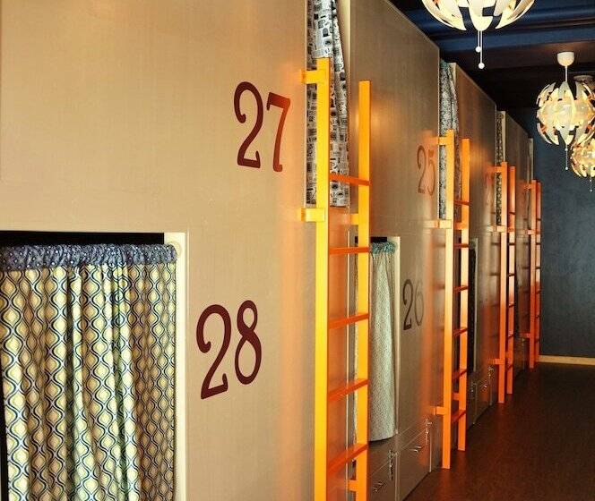 ルームシェアのワンベッド, The Bunkhouse