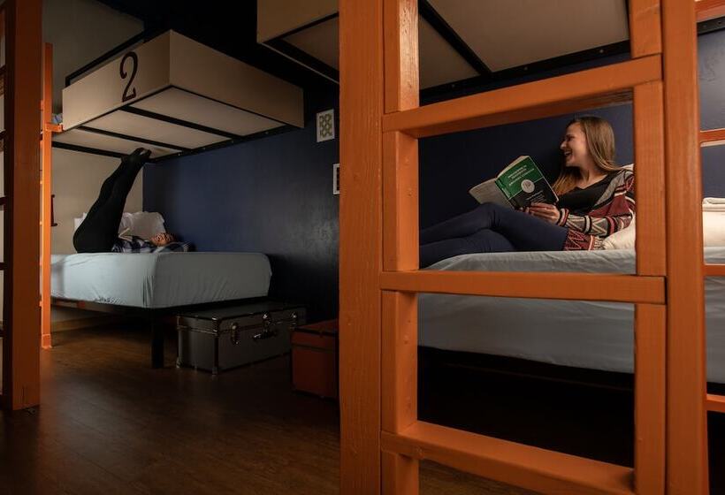 تختخواب در اتاق مشترک, The Bunkhouse