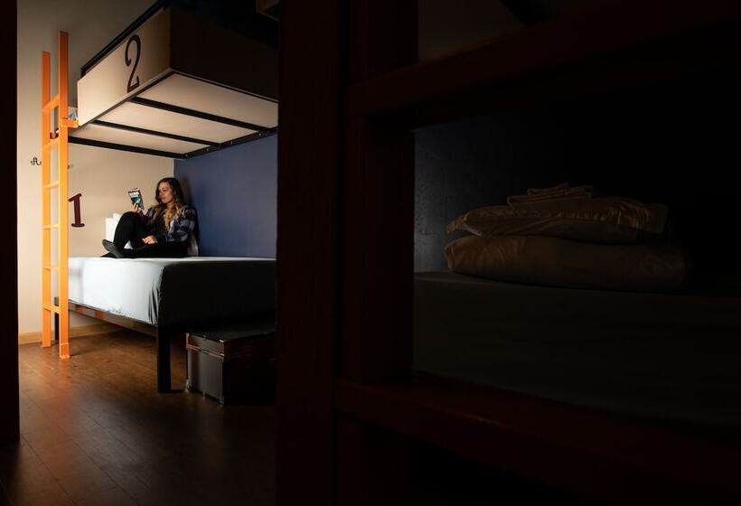 ルームシェアのワンベッド, The Bunkhouse