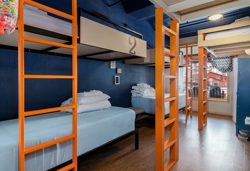 ルームシェアのワンベッド, The Bunkhouse