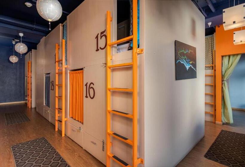 ルームシェアのワンベッド, The Bunkhouse