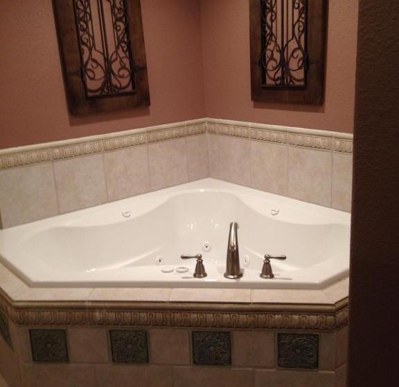 带大床的高级房间, Maple Creek Bed&breakfast