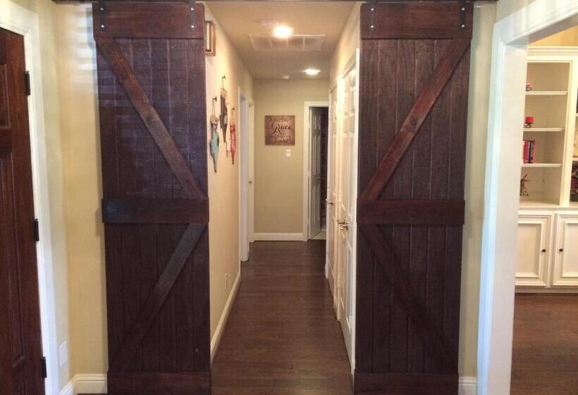 带2个卧室的套房, Maple Creek Bed&breakfast