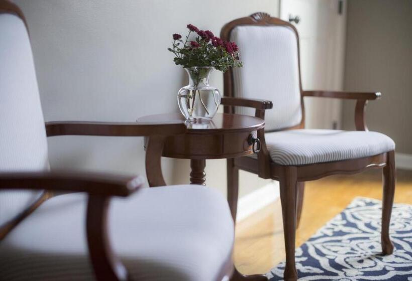 디럭스 스위트 킹 침대, Market Street Inn