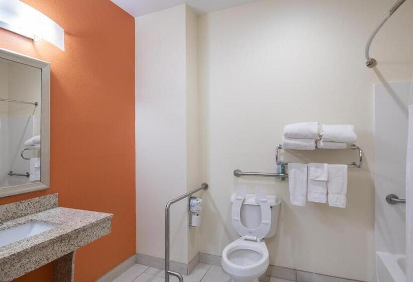 חדר סטנדרט מותאם לאדם עם מוגבלויות, Home Away Kitchen Suites Enid