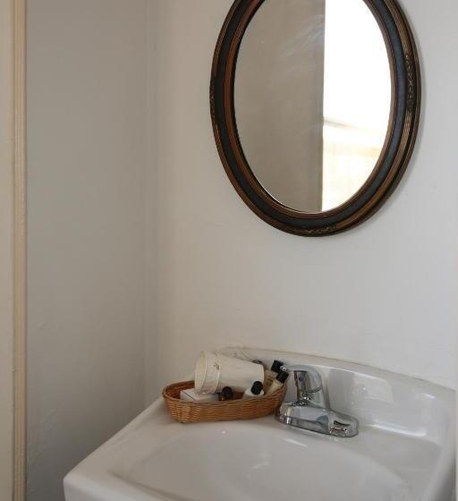 غرفة قياسية حمام مشترك, Nash