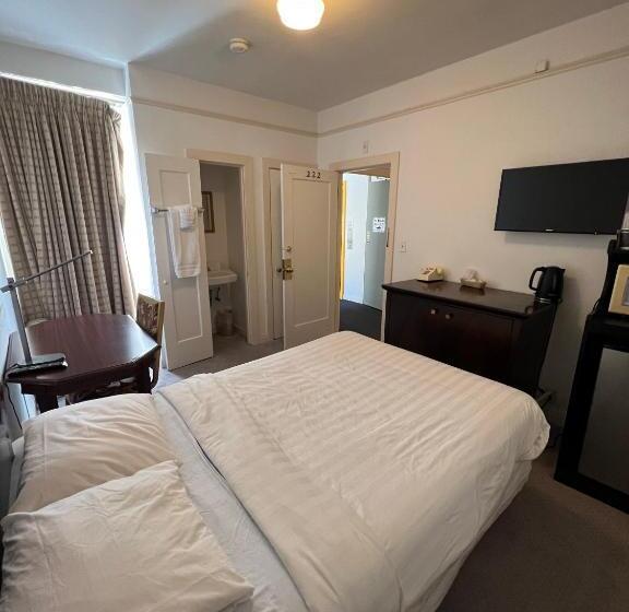 سرير فى غرفة مشتركه, Nash