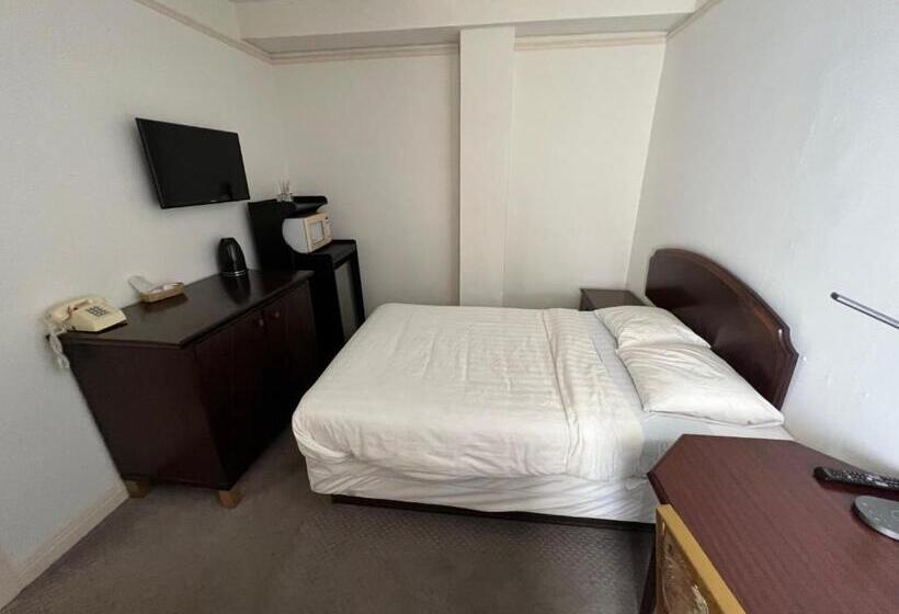 سرير فى غرفة مشتركه, Nash