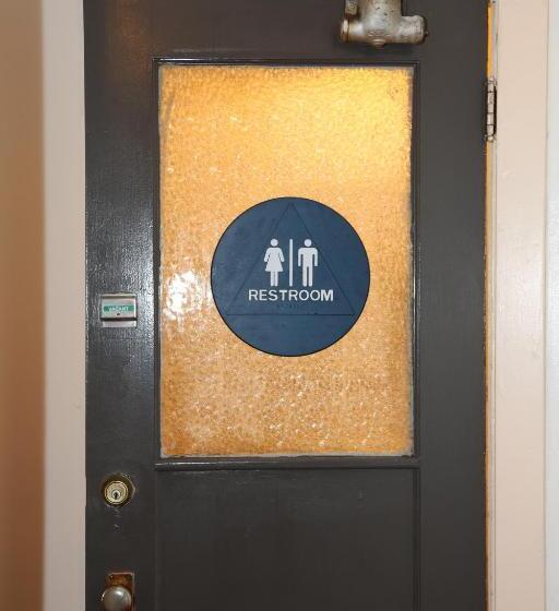 سرير فى غرفة مشتركه, Nash