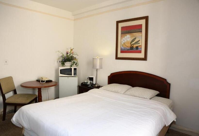 سرير فى غرفة مشتركه, Nash