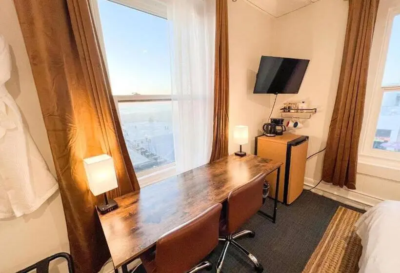 オーシャンビュースイート, Ith Los Angeles Beach Hostel