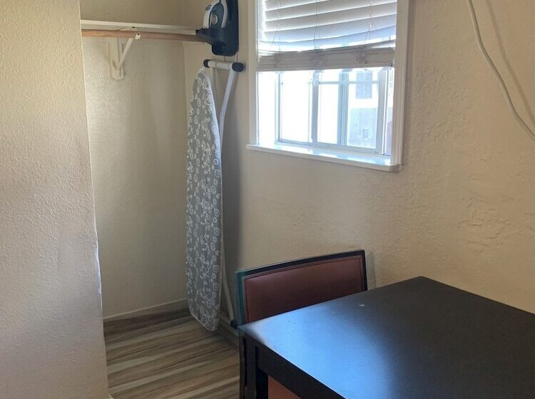 Студия Стандарт, Jerry S Motel