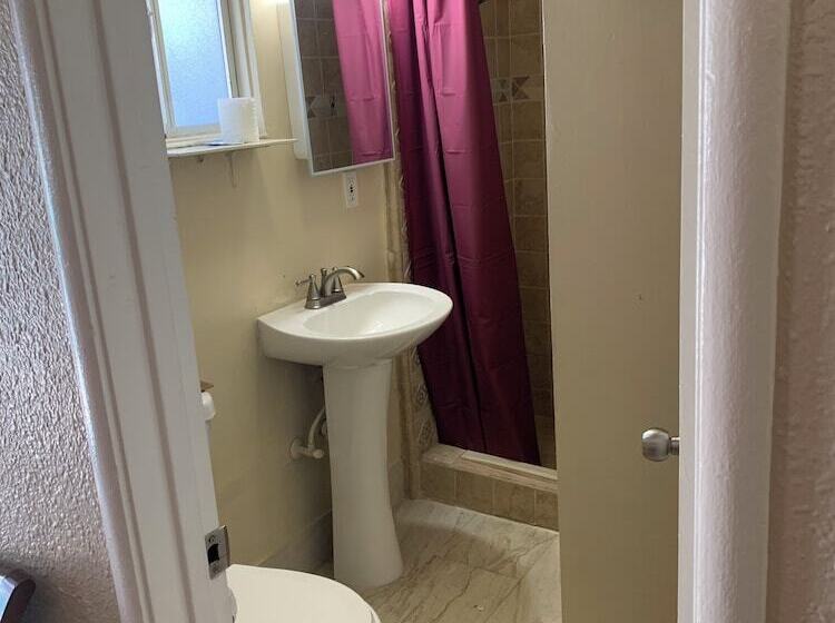 Студия Стандарт, Jerry S Motel