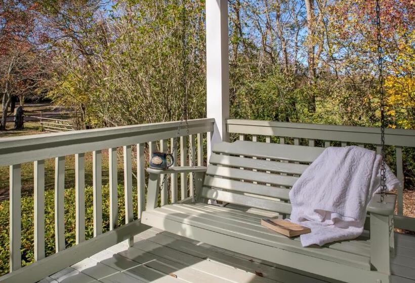 غرفة قياسية سرير كينج, Maison D'memoire Bed & Breakfast Cottages