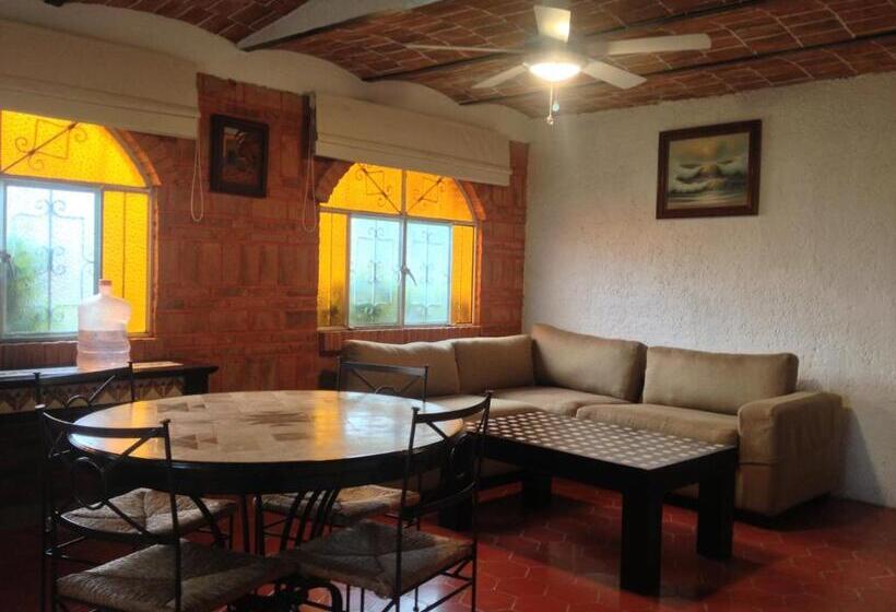 ‫فيلا غرفة نوم واحدة, Mama Chuy Hotel & Villas