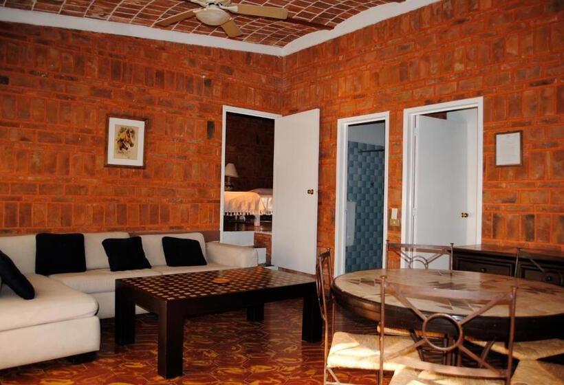 جناح عائلي, Mama Chuy Hotel & Villas