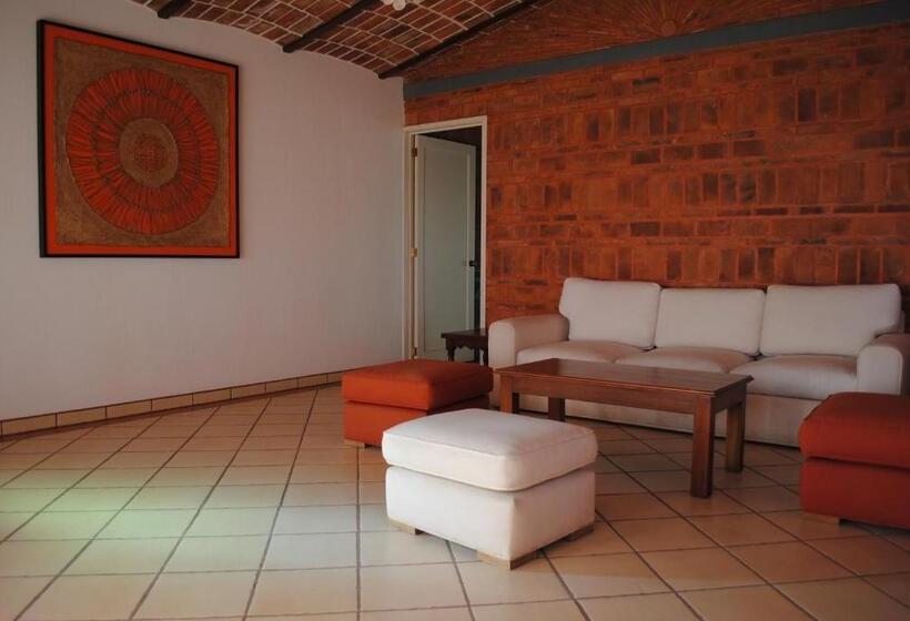 جناح, Mama Chuy Hotel & Villas