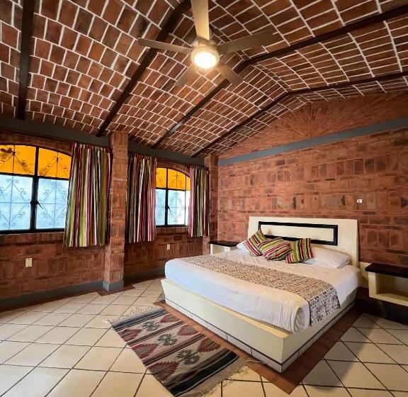 جناح, Mama Chuy Hotel & Villas