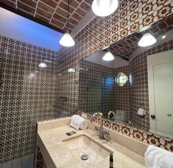 جناح, Mama Chuy Hotel & Villas