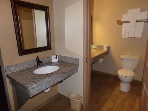 キングサイズベッドのデラックスルーム, Cowlitz River Lodge