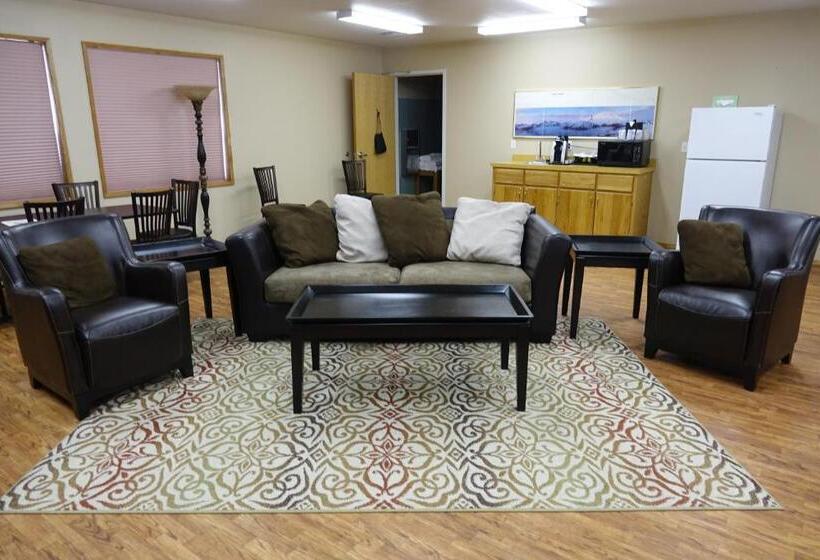 管理人员工作室, Cowlitz River Lodge