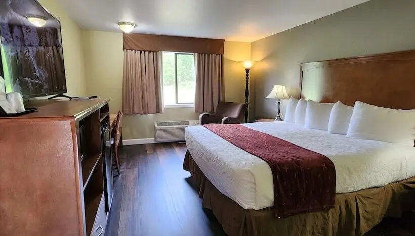クイーンベッドのデラックスルーム, Cowlitz River Lodge